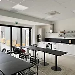 We Live Inn Sharies Reims - B302